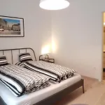 Piacsek Apartmanhaz بيتْش