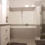 Piacsek Apartmanhaz بيتْش