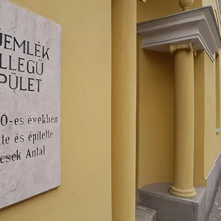 Piacsek Apartmanhaz Πετς