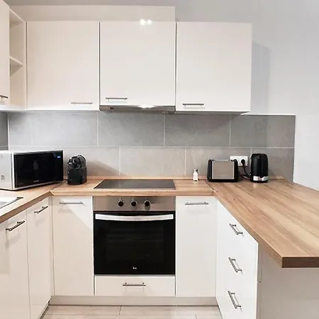 Piacsek Apartmanhaz Ξενοδοχείο με διαμερίσματα
