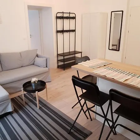 Piacsek Apartmanhaz 4* Beci