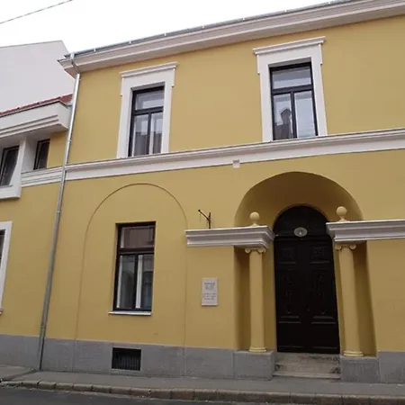 Piacsek Apartmanhaz 4* Pecs