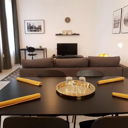 Piacsek Apartmanhaz * Печ
