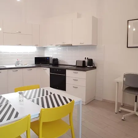Piacsek Apartmanhaz Beci