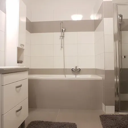 Piacsek Apartmanhaz Pécs