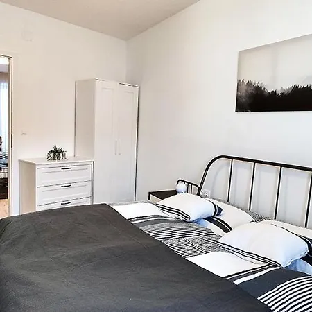 Piacsek Apartmanhaz 4* Beci