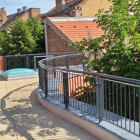 Piacsek Apartmanhaz Aparthotel 4*