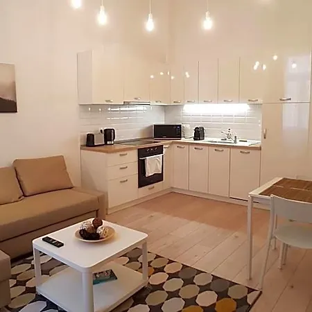 Piacsek Apartmanhaz Aparthotel 4*