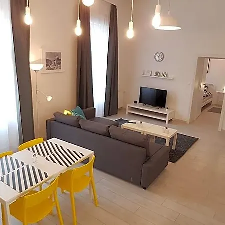 Piacsek Apartmanhaz 4*