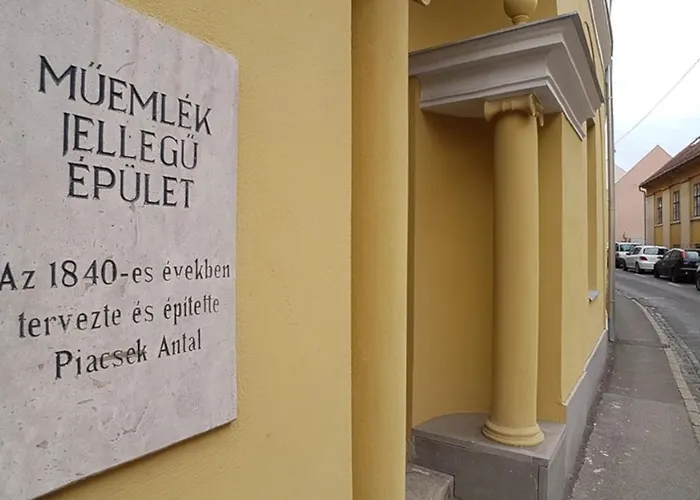 Piacsek Apartmanhaz Pecs