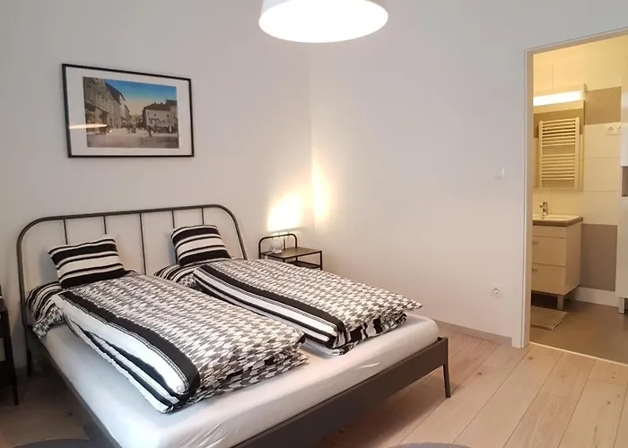 Piacsek Apartmanhaz Pécs