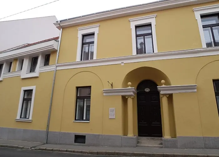 Piacsek Apartmanhaz 4* Pécs
